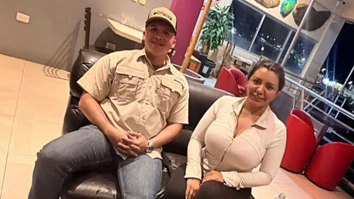 Circula en redes acta de matrimonio de la alcaldesa de Acatlán con su exsecretario de Seguridad