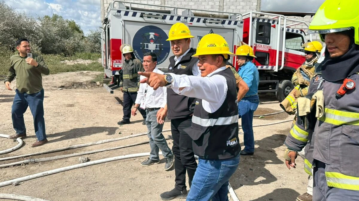 Supervisa el gobernador Armenta zona de la explosión en Tepeaca