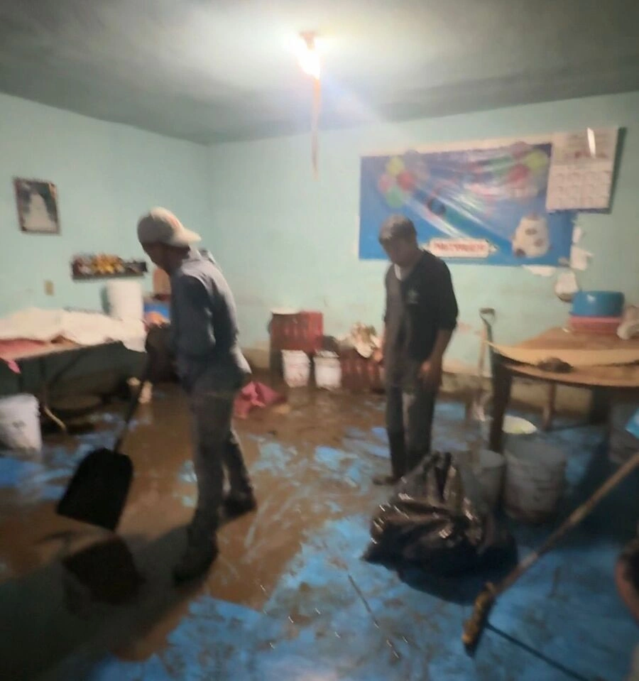 La falta de trabajos de desazolve en la barranca Santa Ana de Ciudad Serdán provocó que el agua se desbordara.