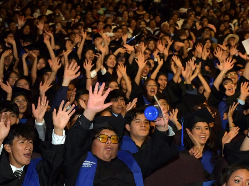 Acompaña rectora Lilia Cedillo a estudiantes del Complejo Regional Centro en su graduación