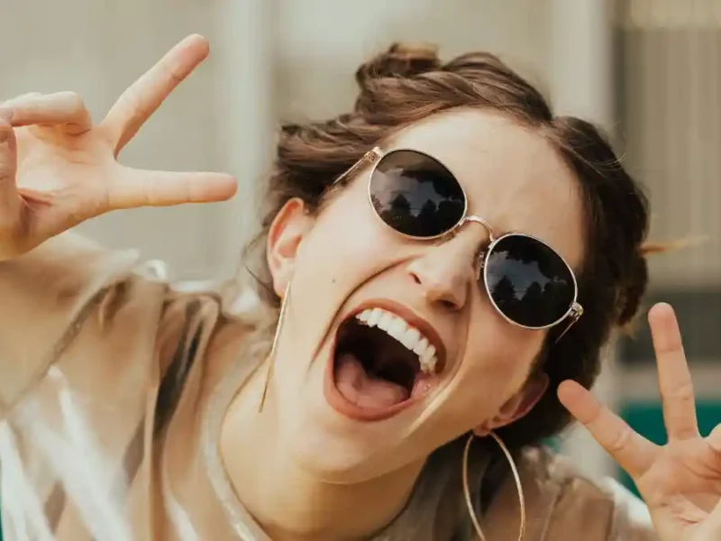 Celebra el Yellow Day, el Día más Feliz del Año, con estas 5 canciones.