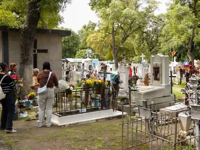 Por el Día del Padre, hubo 33 mil asistentes al Panteón Municipal