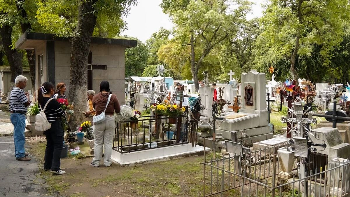 Por el Día del Padre, hubo 33 mil asistentes al Panteón Municipal