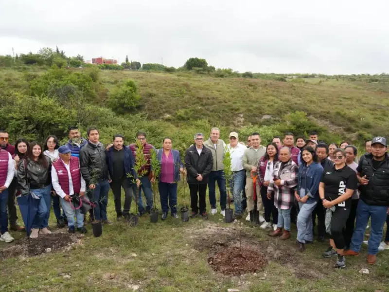 Encabeza Pepe Chedraui jornada de reforestación en Ecocampus BUAP