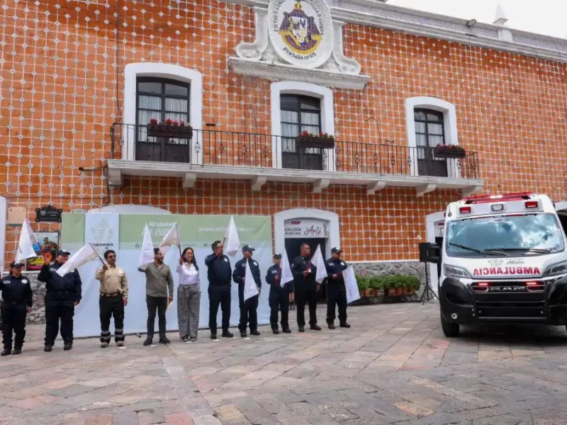Atlixco prioriza la vida; Ariadna Ayala entrega ambulancia