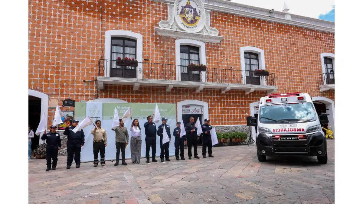 Atlixco prioriza la vida; Ariadna Ayala entrega ambulancia
