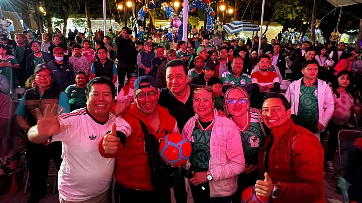 Fest Futbolero reúne a cientos de familias para celebrar a papá en el zócalo de Tecamachalco