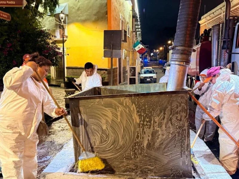 Limpia el OOSL los contenedores soterrados de Los Sapos y el Teatro Principal
