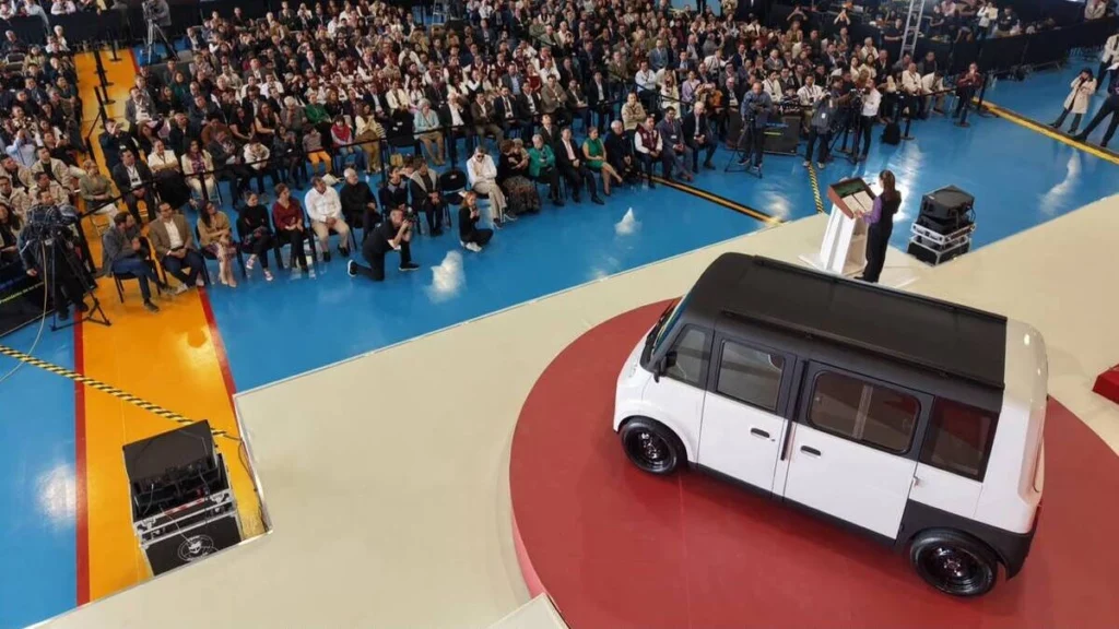 Este domingo, el Gobierno de México reveló el costo y las características del auto 100% mexicano Olinia.