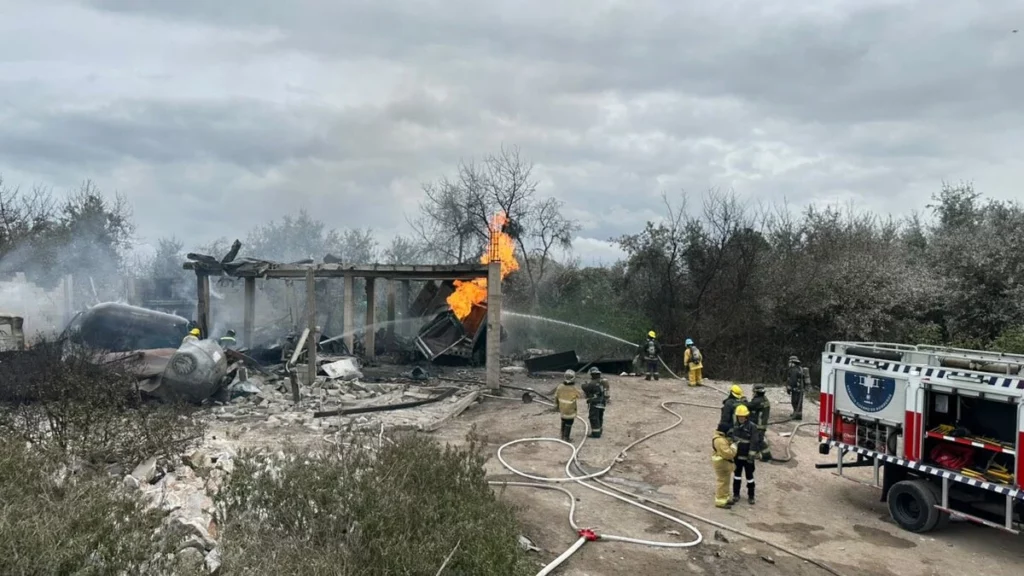 Explota pipa de gas cerca de centro escolar en Tepeaca y evacúan a 1,700 alumnos
