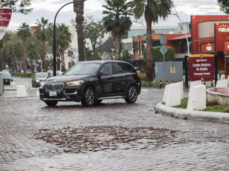 Investigarán a empresa por el desprendimiento de adoquines en la Avenida Juárez 