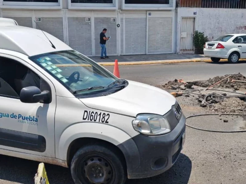 Agua de Puebla destroza las calles recién pavimentadas, reprocha gobierno de Armenta
