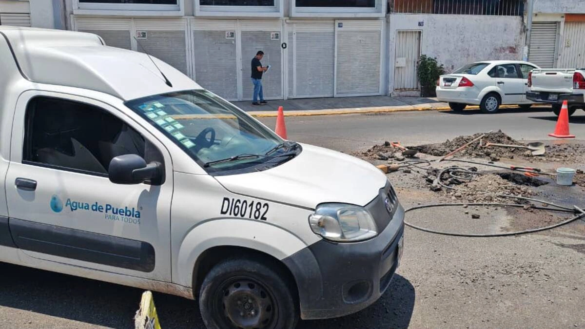 Agua de Puebla destroza las calles recién pavimentadas, reprocha gobierno de Armenta