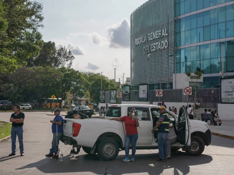 Antorchistas bloquean el Bulevar 5 de Mayo para exigir liberación de transportistas