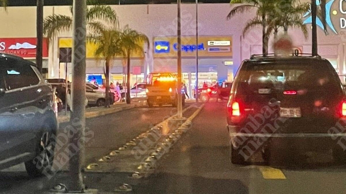 Roban celulares en Coppel Cruz del Sur; hay un menor detenido