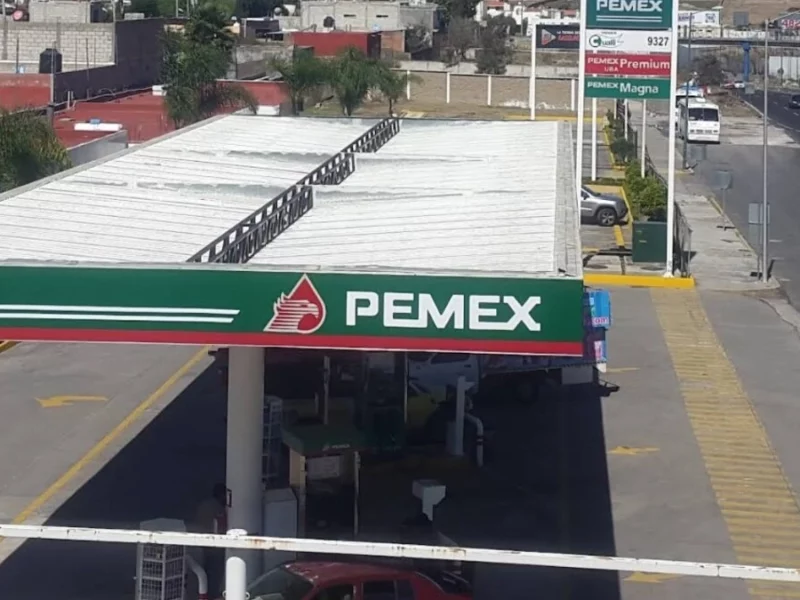 Amagan a trabajadores de gasolinería en Mayorazgo y roban 600 mil pesos