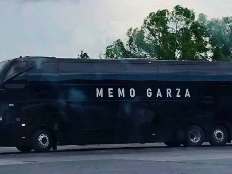 Comando balea autobús de Memo Garza, exvocalista de La Adictiva, en Xonacatepec