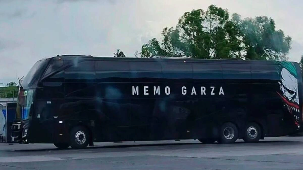 Comando balea autobús de Memo Garza, exvocalista de La Adictiva, en Xonacatepec