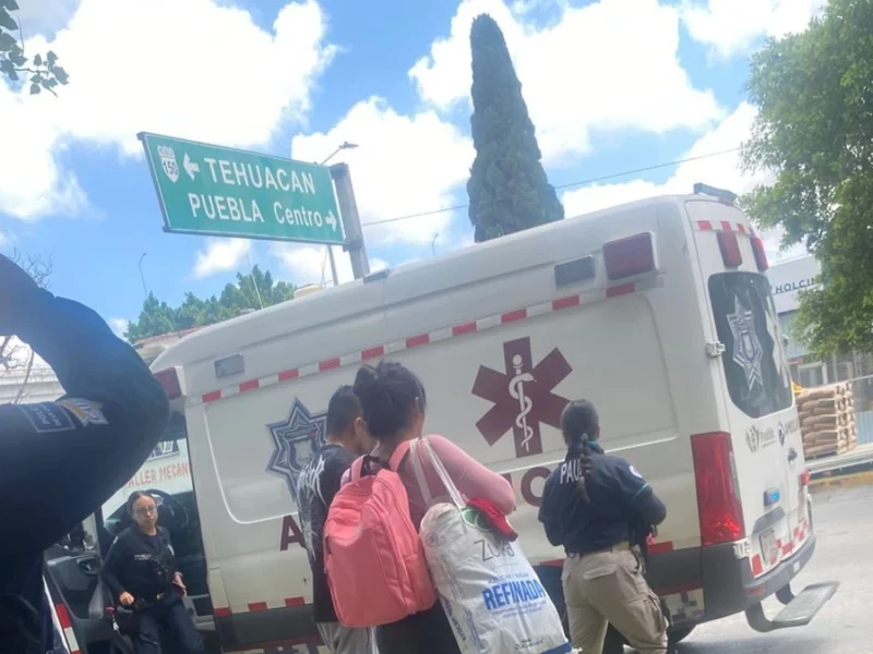 Asaltantes de transporte público desatan balacera en Amalucan; atrapan a dos 