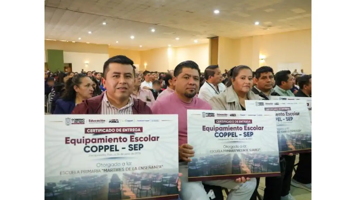 Entrega SEP más de 12 mil becas a estudiantes
