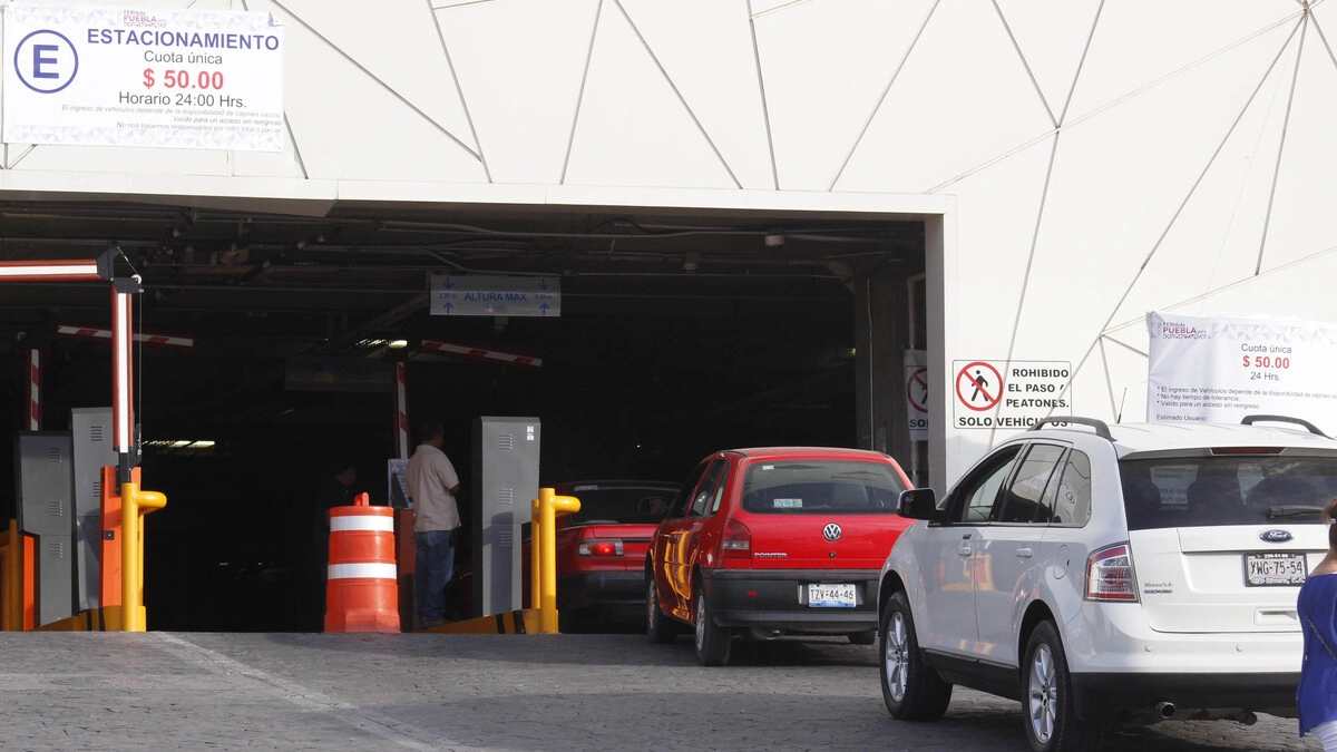 Gobierno de Puebla planea ampliar los estacionamientos del Centro Expositor de Los Fuertes
