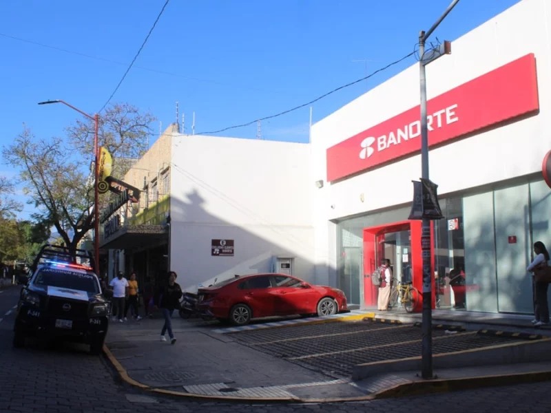 Asaltan a cuentahabientes y les roban más de 700 mil pesos en Mayorazgo