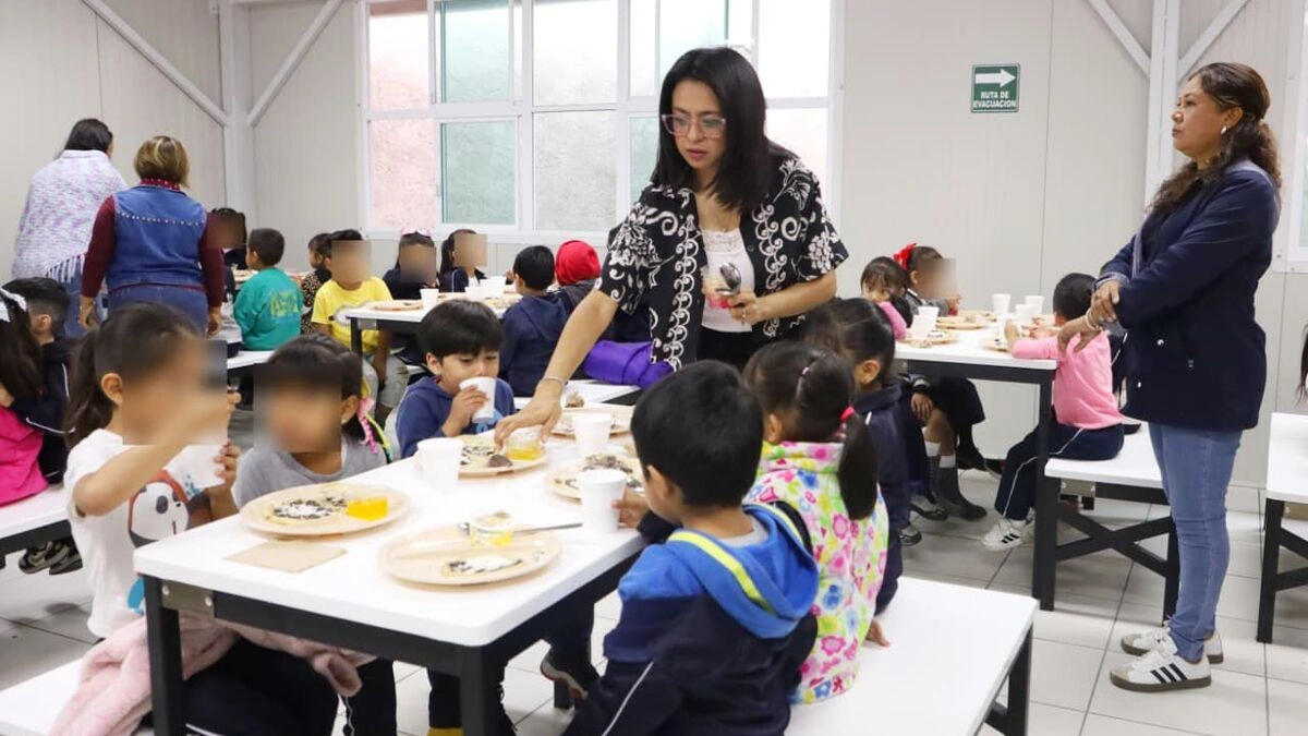 Inauguran desayunador escolar en Puebla capital 