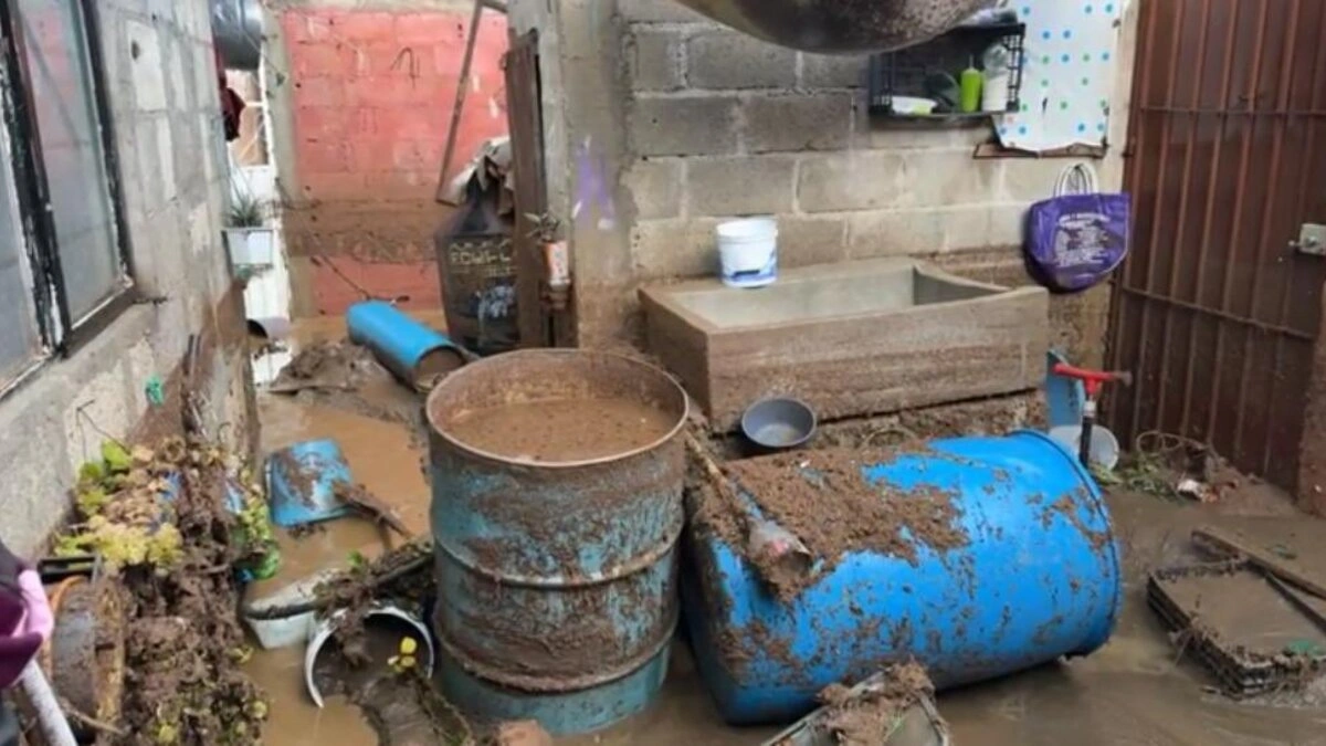 Familia de Santa Inés Borbolla pierde todo por inundación en Ciudad Serdán