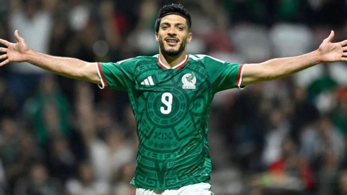 Raúl Jiménez podría superar a Chicharito Hernández como el máximo goleador del Tri