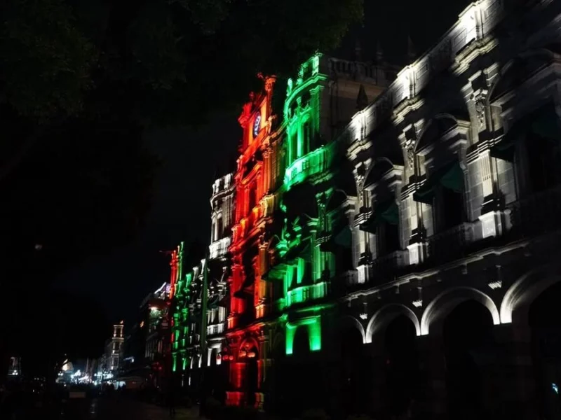 Palacio Municipal de Puebla estrena sistema de iluminación arquitectónica 
