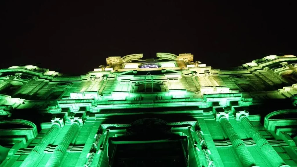 La nueva iluminación del Palacio Municipal de Puebla funcionará en fechas conmemorativas.