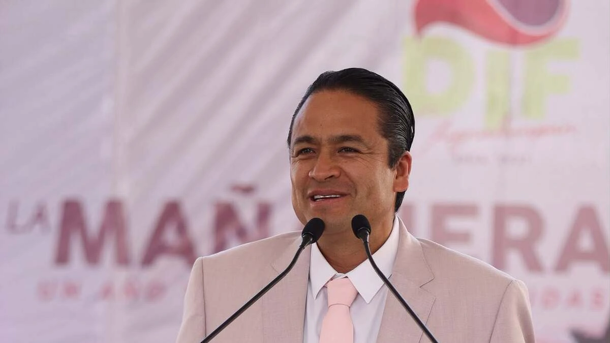 Cuestionan a Juan Rivera por su cybertruck y otros excesos, pero niega todo