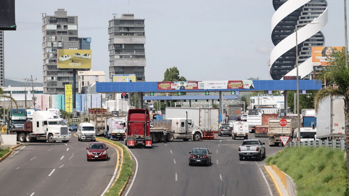Transportistas anuncian marcha que afectará al menos siete carreteras de Puebla