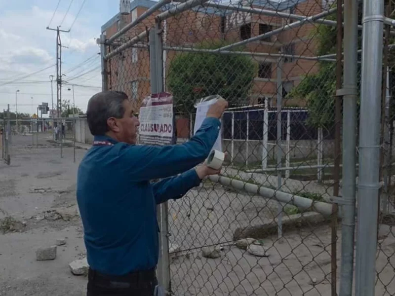 En operativo clausuran rejas instaladas ilegalmente en el Infonavit San Jorge