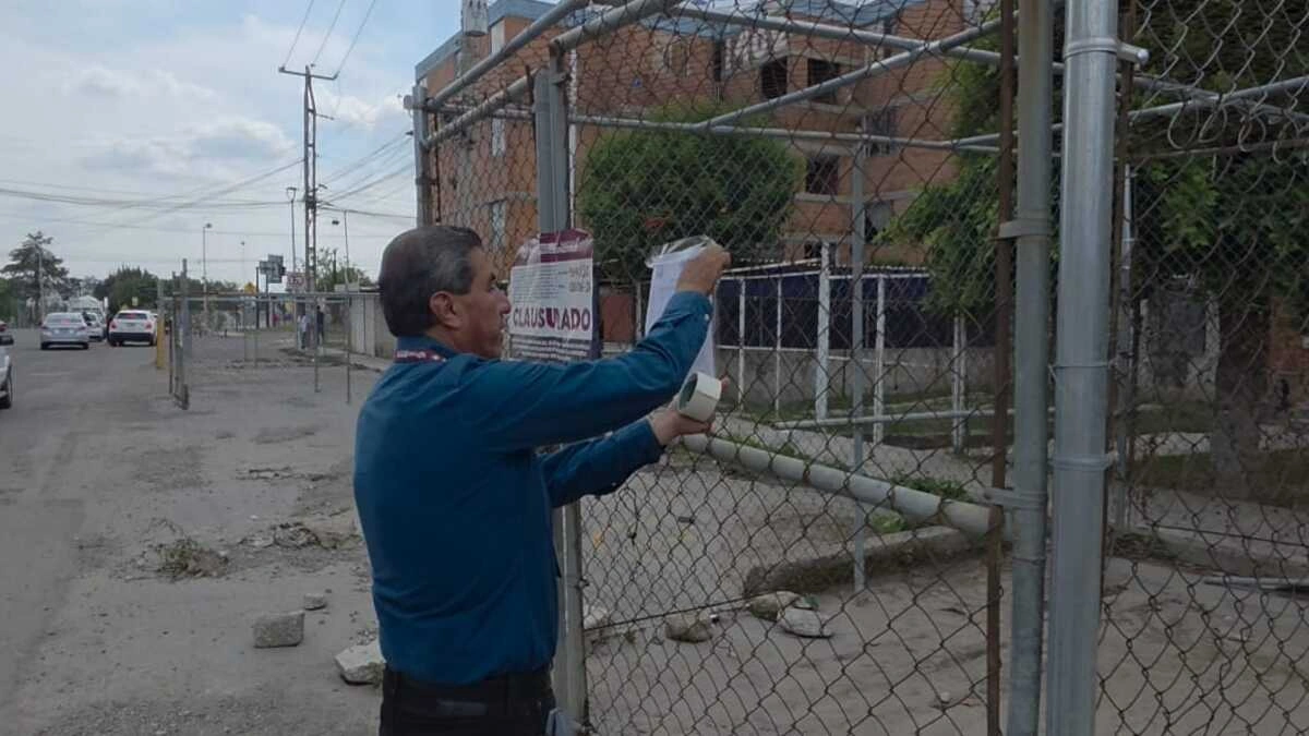 En operativo clausuran rejas instaladas ilegalmente en el Infonavit San Jorge