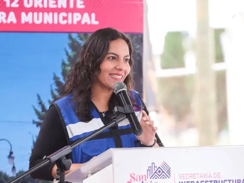 La espera terminó, inicia Lupita Cuautle pavimentación de la calle 12 oriente