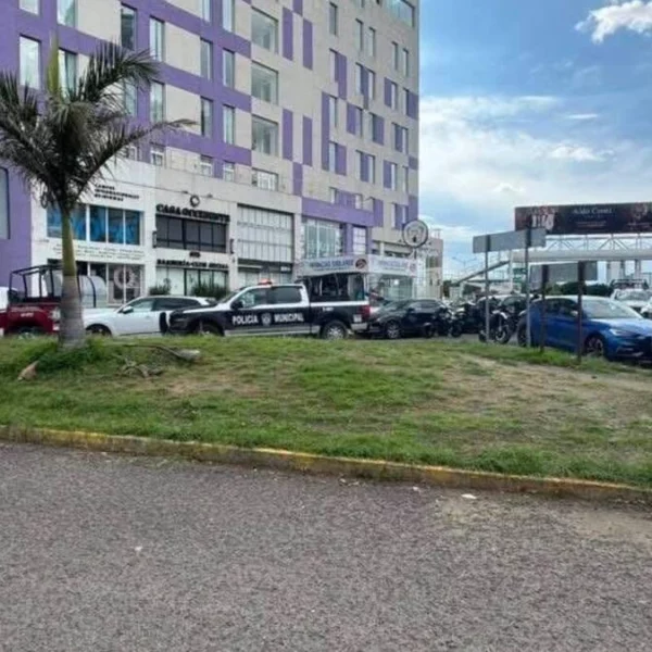 Ladrones de autopartes provocan persecución en Palmas Plaza