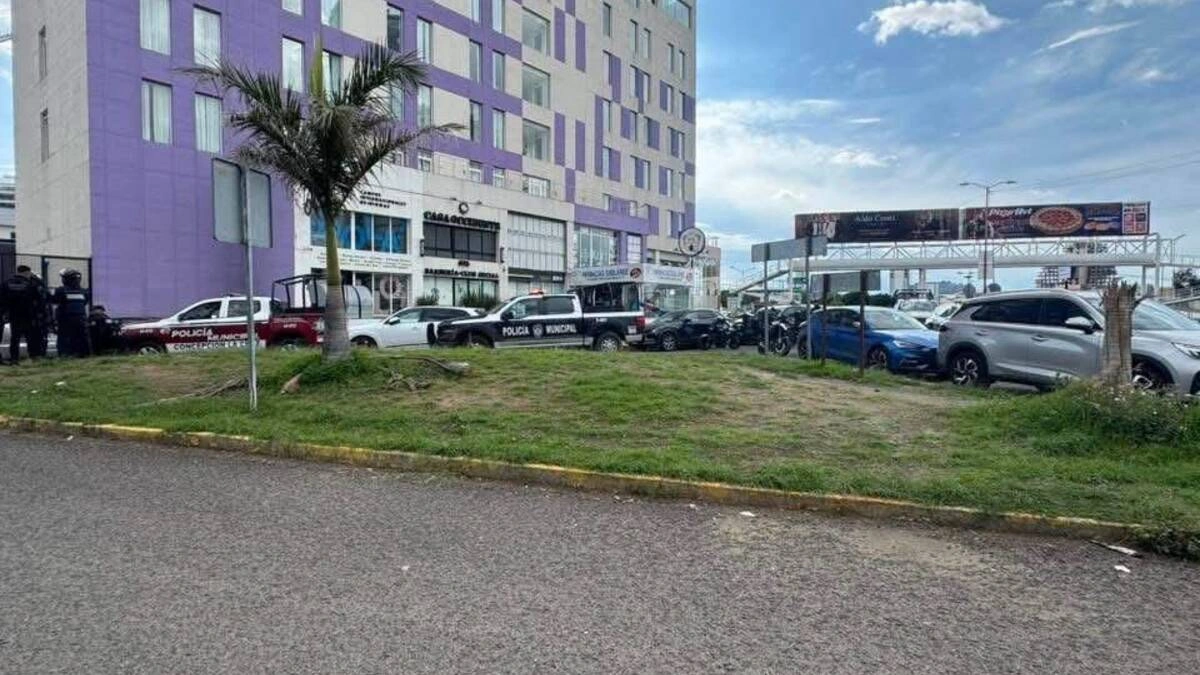 Ladrones de autopartes provocan persecución en Palmas Plaza