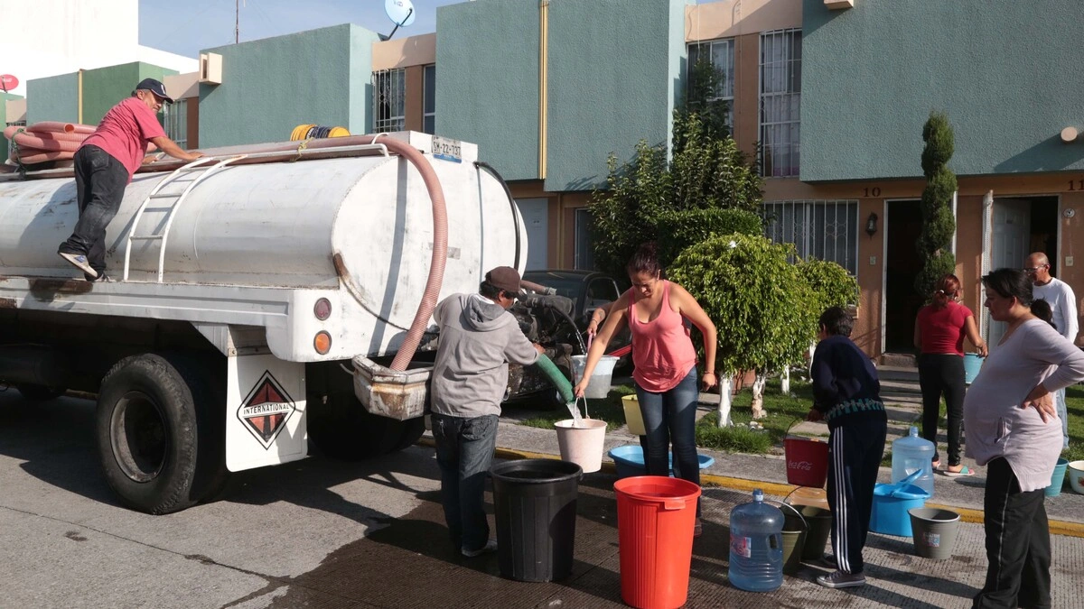 Gobierno  invierte 213 millones de pesos en pipas de agua para los poblanos que sufren escasez
