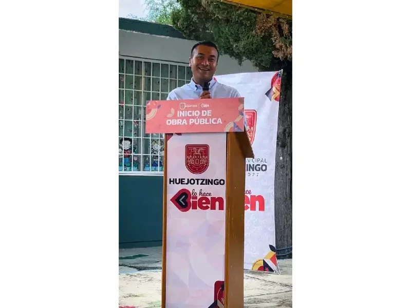 Roberto Solís Sigue cumpliendo con la educación en Huejotzingo: Inicia construcción de domo en el preescolar "Gandhi"