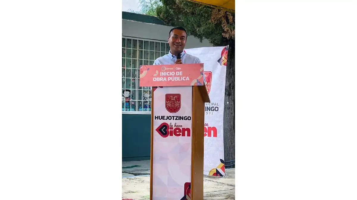 Roberto Solís Sigue cumpliendo con la educación en Huejotzingo: Inicia construcción de domo en el preescolar  “Gandhi”
