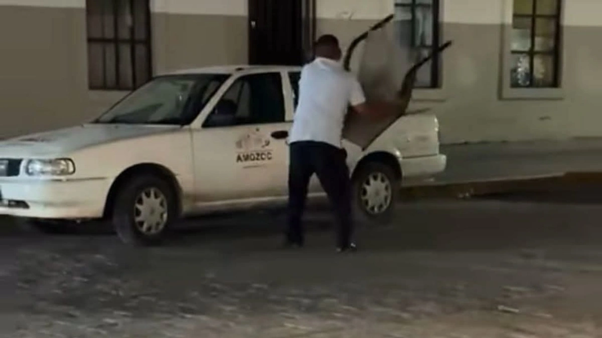 Ayuntamiento de Amozoc despide a trabajador borracho exhibido en VIDEO