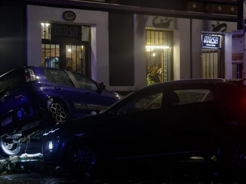 Turista pierde su auto y se queda varado en Puebla por la lluvia