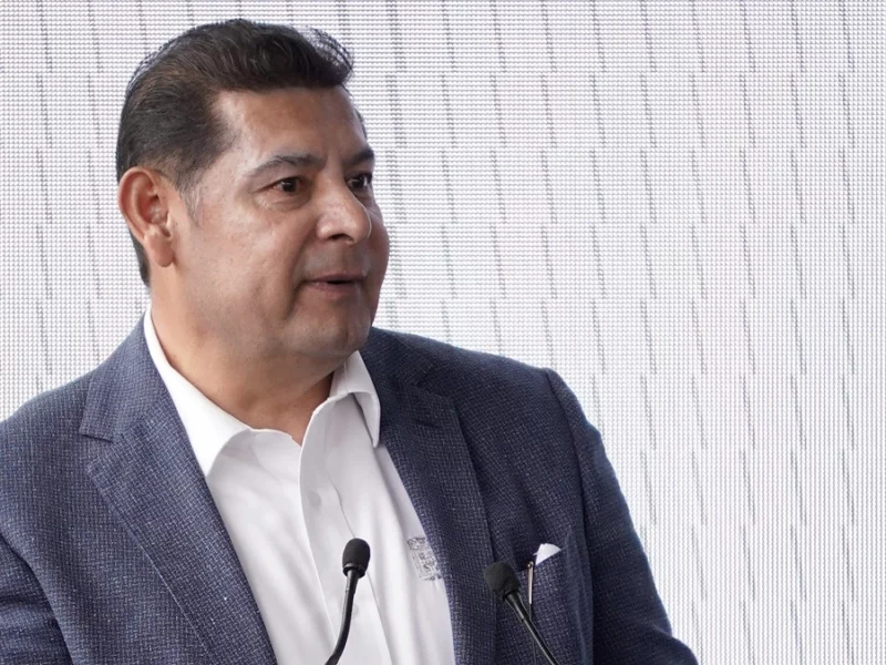 Si los colaboradores quieren estar en oficina, que lo hagan fuera de mi gobierno: Armenta lanza advertencia