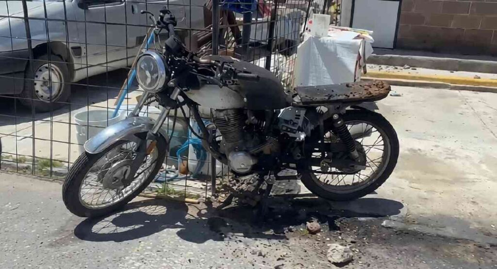 Queman pertenencias de presuntos ladrones en Galaxia La Calera tras ola de robos.