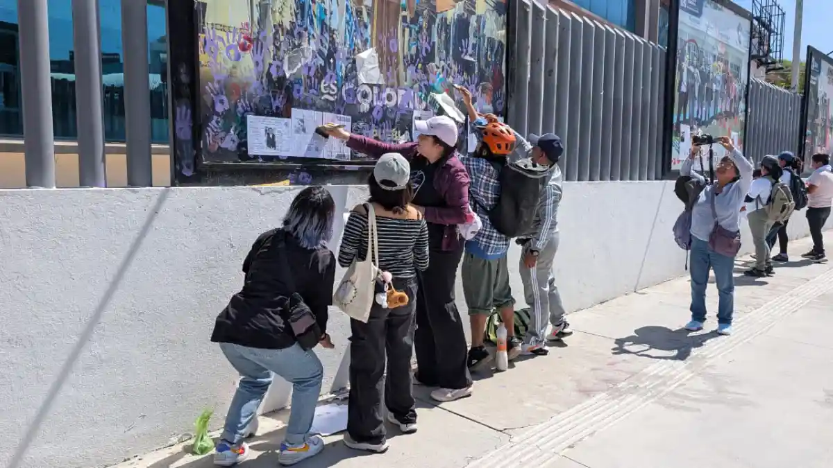 Voz de los Desaparecidos realiza pega solidaria de fichas de búsqueda en Puebla