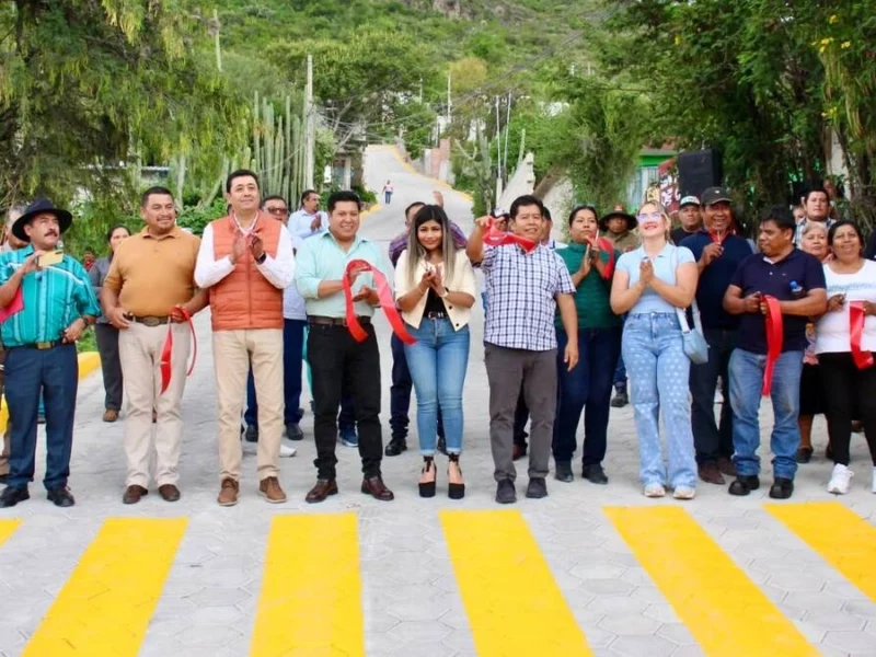 Mateo Hernández entrega obra de adoquinamiento en San Mateo Tlaixpan, Tecamachalco