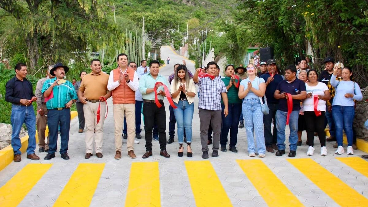 Mateo Hernández entrega obra de adoquinamiento en San Mateo Tlaixpan, Tecamachalco