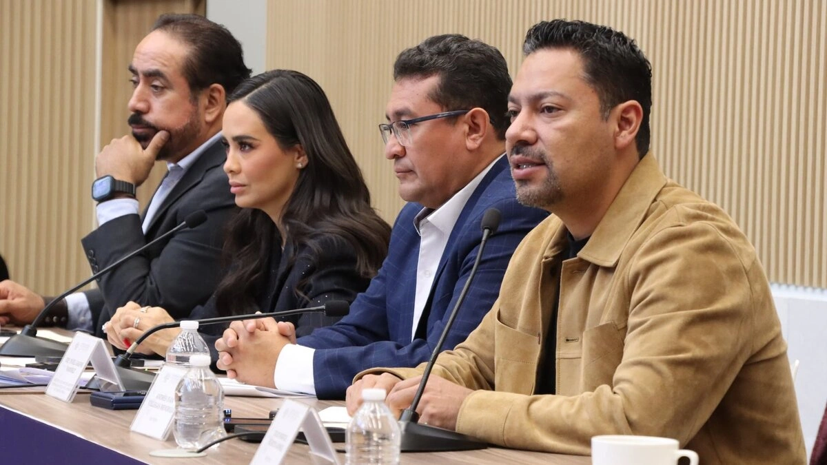 Congreso, universidades y SSP firmarán convenio para becas de hijos de policías: Villegas  