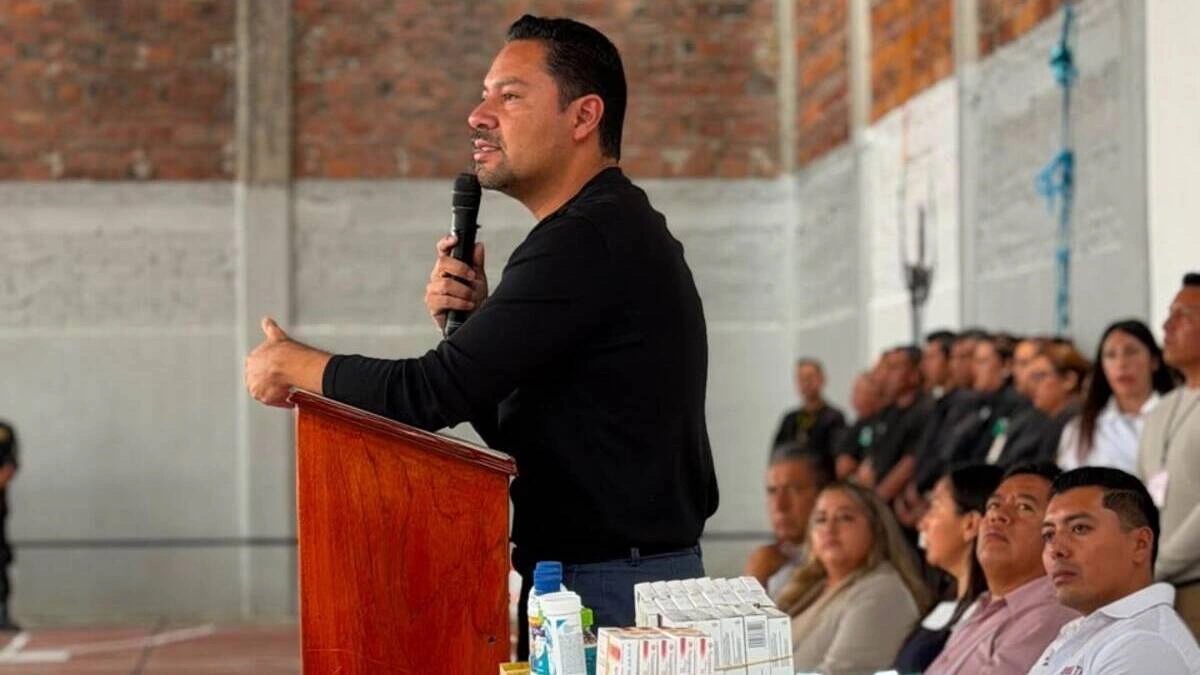 Andrés Villegas dona su sueldo para medicamentos para el penal de Tecamachalco